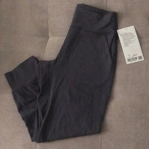 Lululemon align jogger crop size 6 new with tag